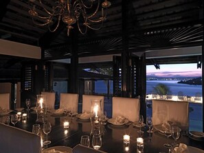 Room, 3 Bedrooms | In-room dining