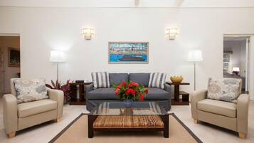 Villa, 3 Schlafzimmer | Wohnbereich | Flachbildfernseher