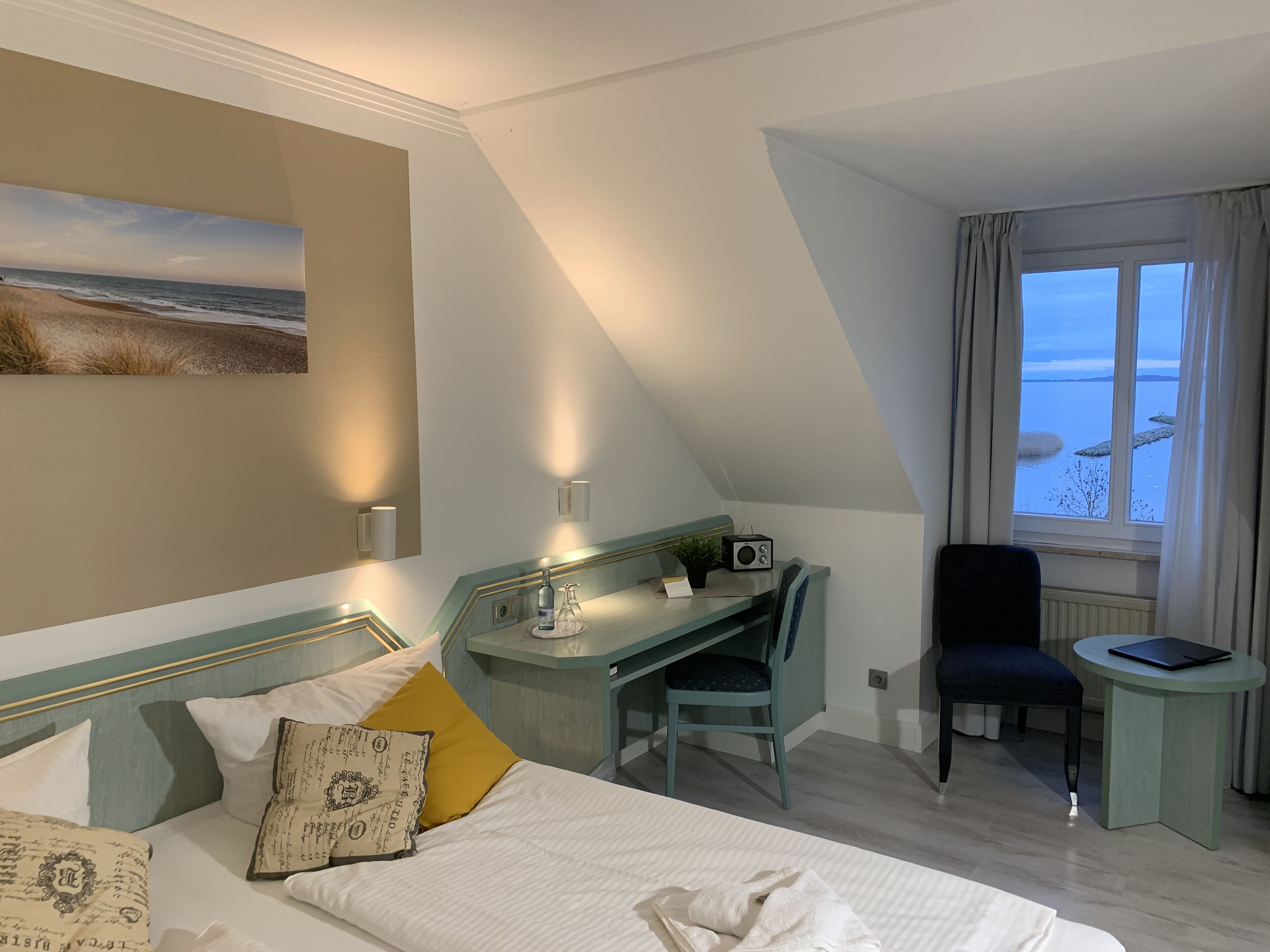 comfort double room, sea view | individually furnished, desk, free wifi, bed sheets