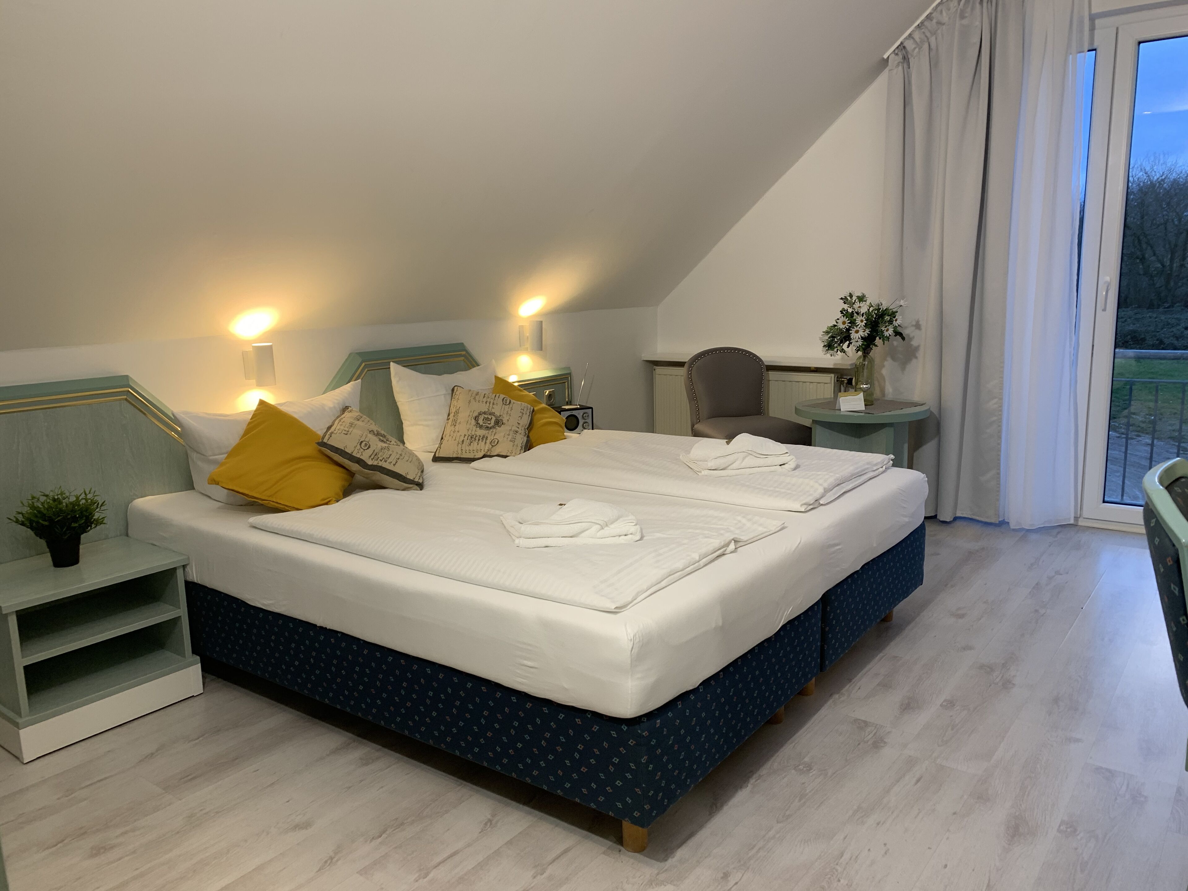 comfort double room, balcony, garden view | individually furnished, desk, free wifi, bed sheets