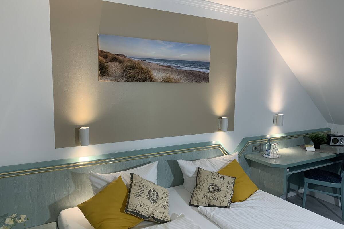 comfort double room, sea view | individually furnished, desk, free wifi, bed sheets