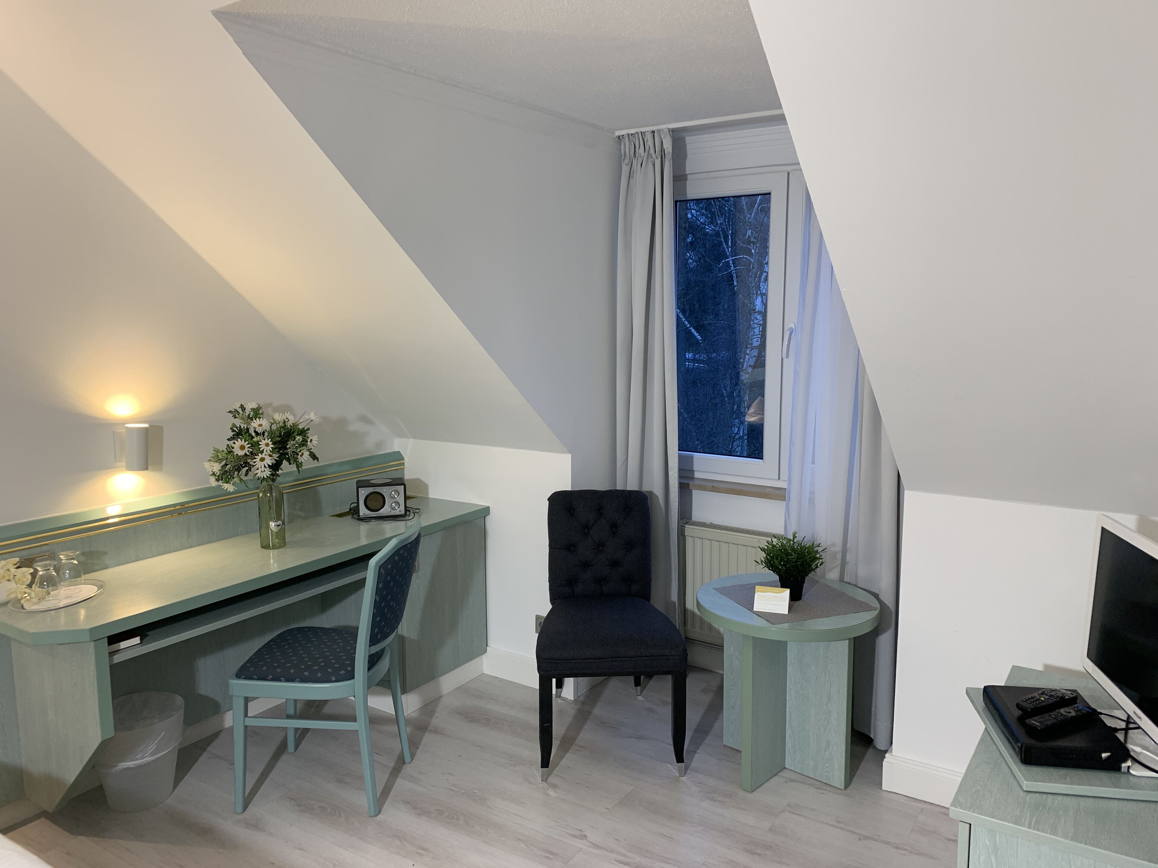 comfort double room, garden view | individually furnished, desk, free wifi, bed sheets