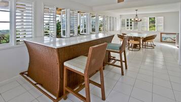 Room, 5 Bedrooms | In-room dining