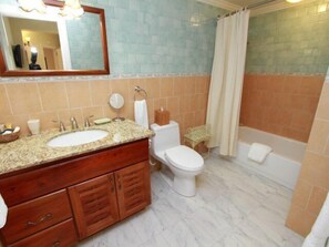 Room, 5 Bedrooms | Bathroom | Shower
