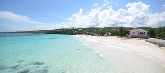 蔚藍灣銀沙牙買加 5 房別墅飯店