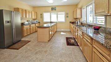 Villa, 5 Bedrooms | Private kitchen | Fridge, microwave, stovetop, dishwasher
