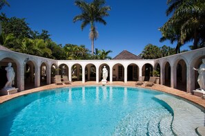 فيلا - ٤ غرف نوم | حمام سباحة خارجي | حمّام سباحة خارجي