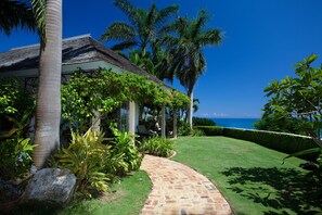 المنطقة المحيطة بالمنشأة