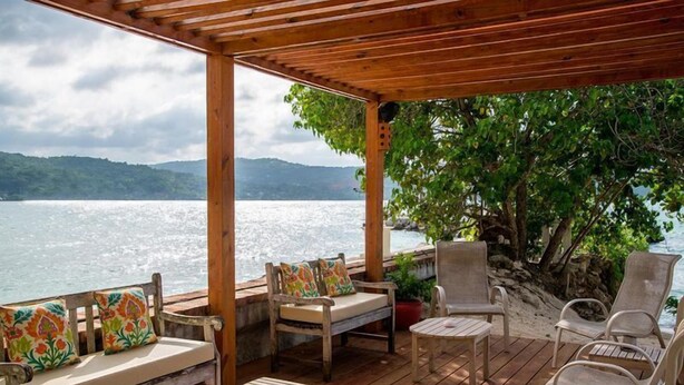 Porch - Coral Cove-Discovery Bay 5BR (Discovery Bay)