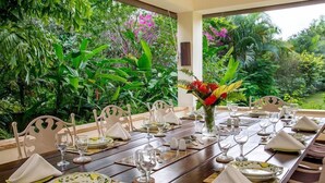 Outdoor dining - Coral Cove-Discovery Bay 5BR (Discovery Bay)