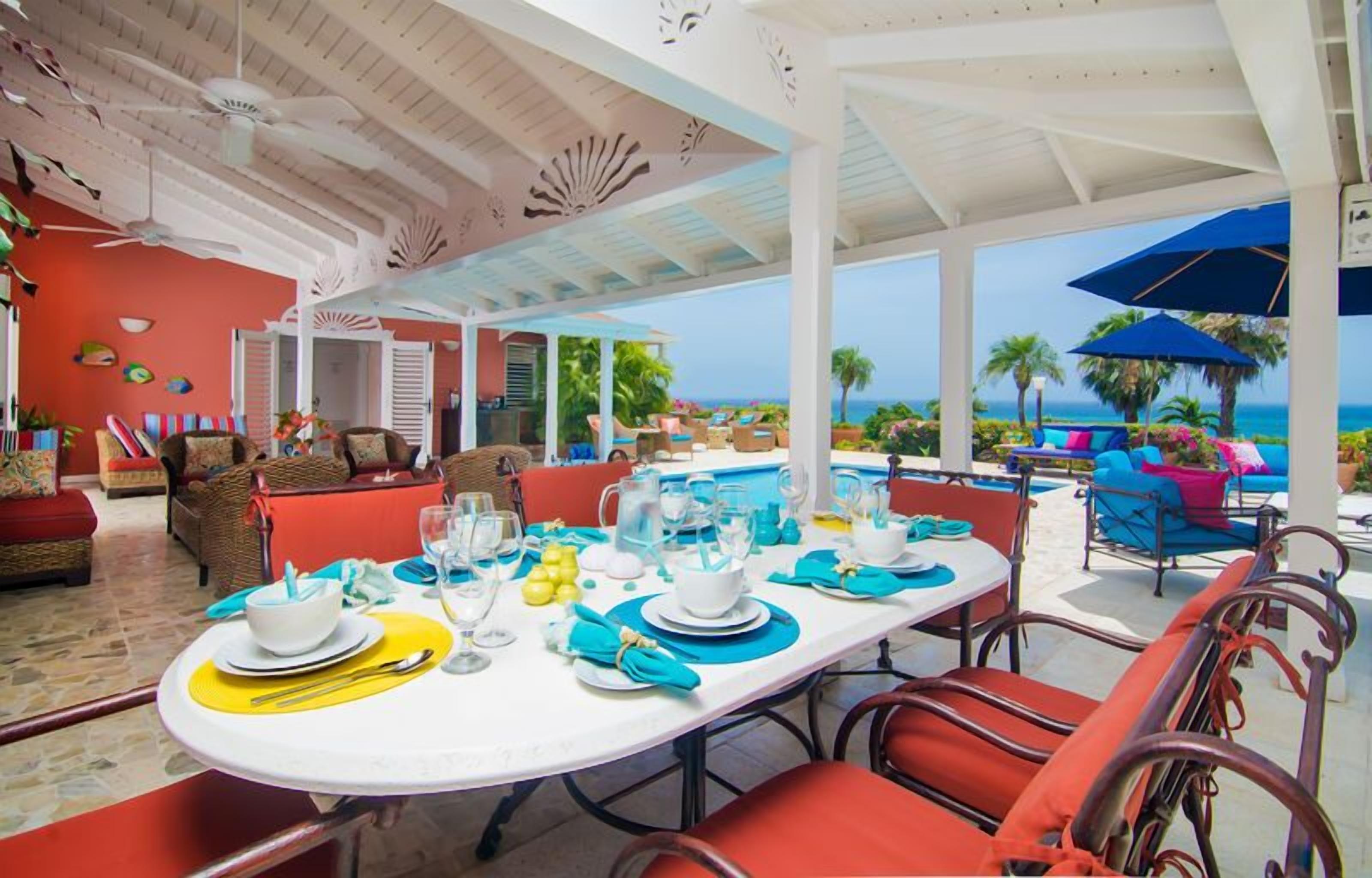 Room, 4 Bedrooms | In-room dining