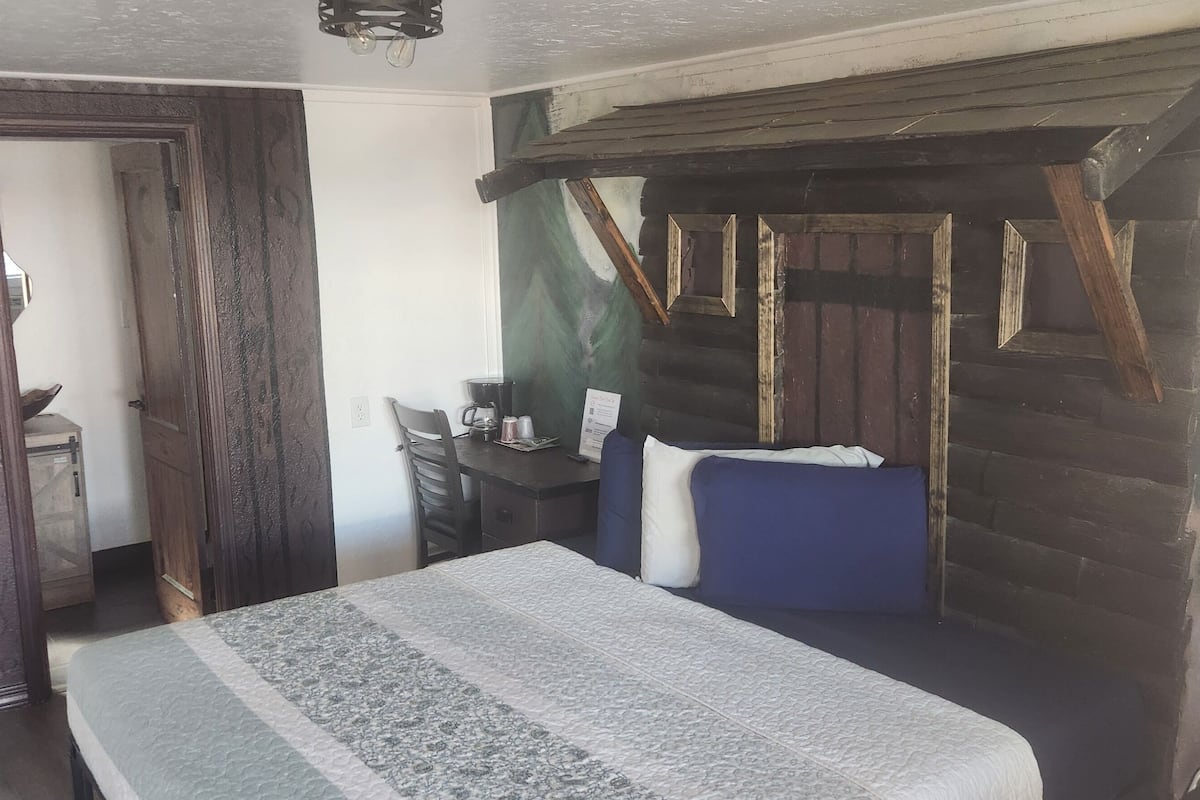 Superior Suite, 1 King Bed, Refrigerator & Microwave, Ground Floor (202314033) | Premium bedding, desk, free WiFi