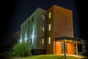 Exterior - Clifton Hill Condo's (Niagara Falls)