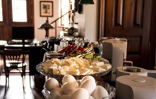 朝食 (ビュッフェ)、毎日提供 (無料)