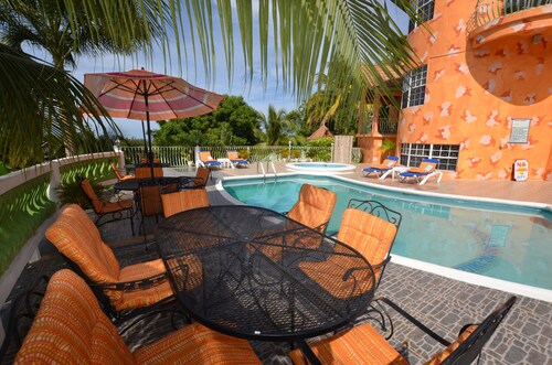 Dream Castle Villa, Montego Bay 8BR