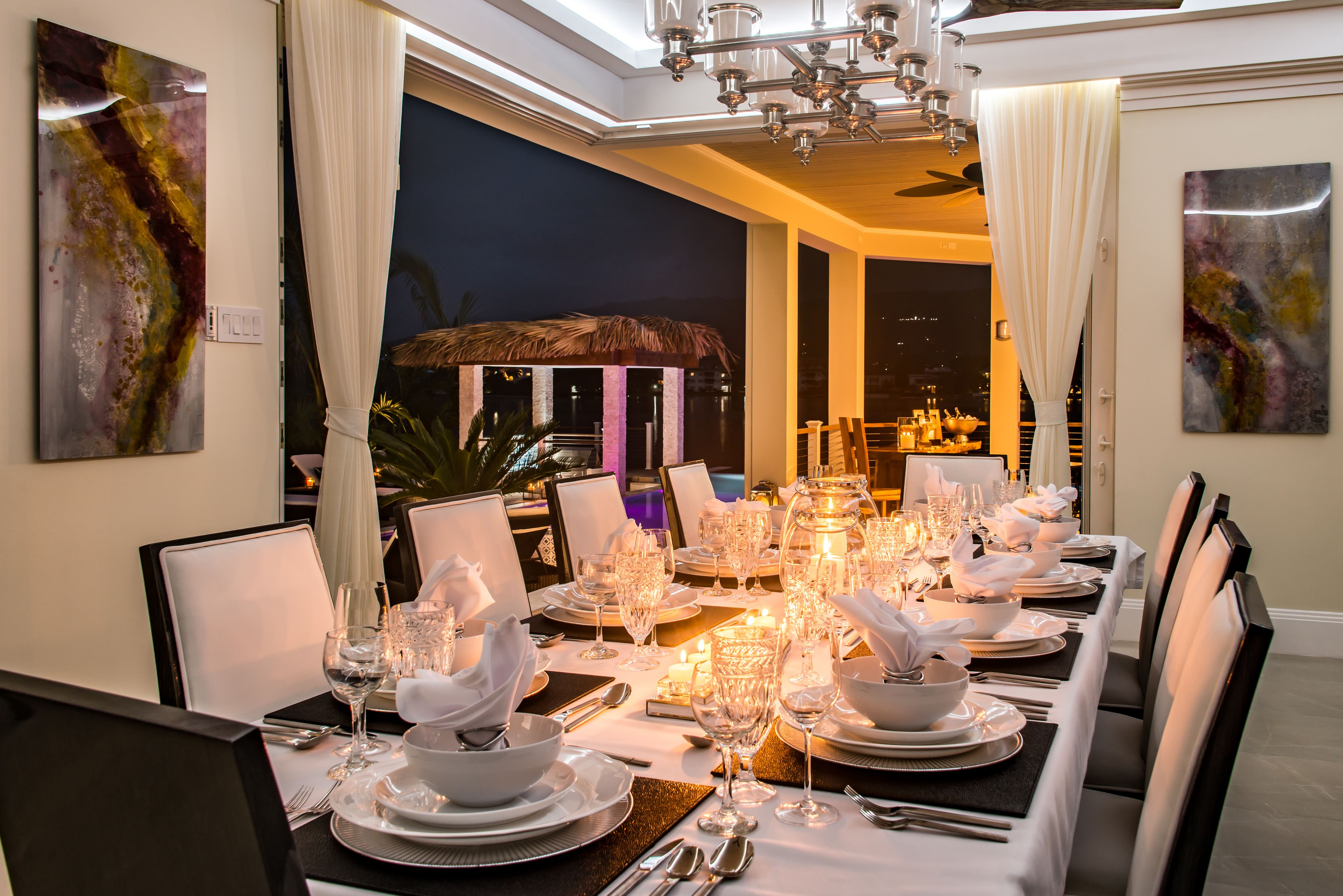 Room, 5 Bedrooms | In-room dining