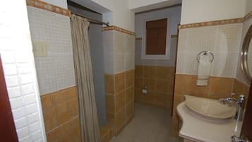 Quarto, 4 quartos | Banheiro | Chuveiro, shampoo
