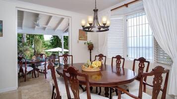 Room, 5 Bedrooms | In-room dining