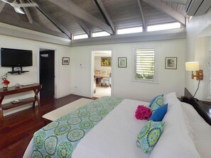 Room | 4 bedrooms, free WiFi - Moonshine Villa, Silver Sands 4 BR (Duncans)