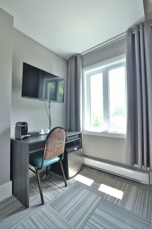 Habitación doble, 2 camas matrimoniales, planta baja | Escritorio, wifi gratis y ropa de cama 