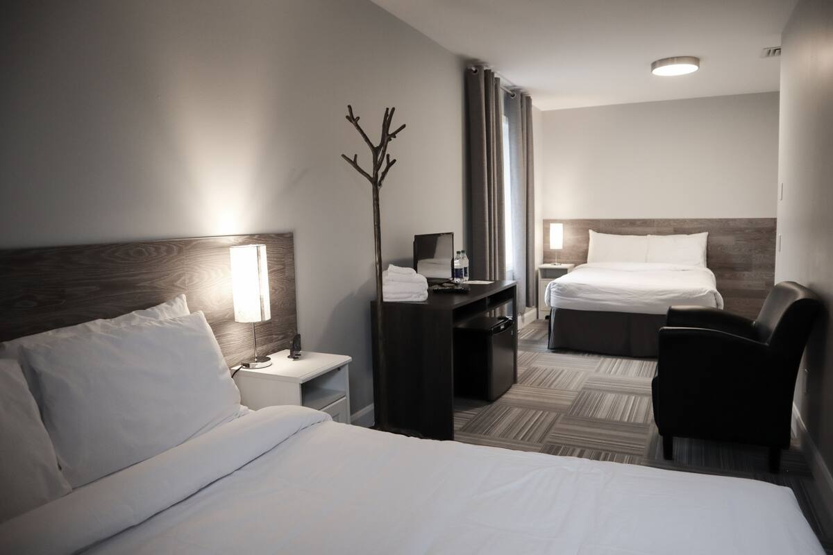 Design Double Room, 2 Double Beds | Desk, WiFi (free), bed sheets