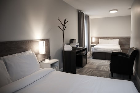 Design Double Room, 2 Double Beds | 1 bedroom, desk, free WiFi, bed sheets
