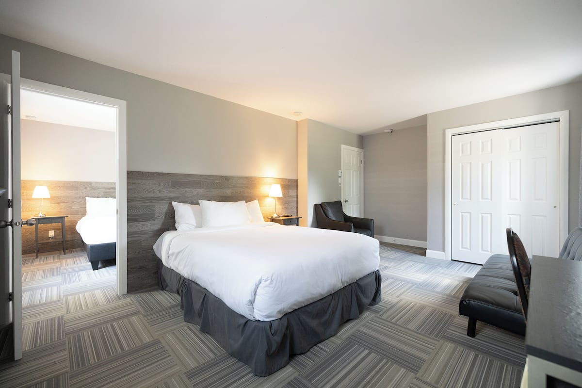 Comfort driepersoonskamer | 1 slaapkamer, een bureau, gratis wifi, beddengoed
