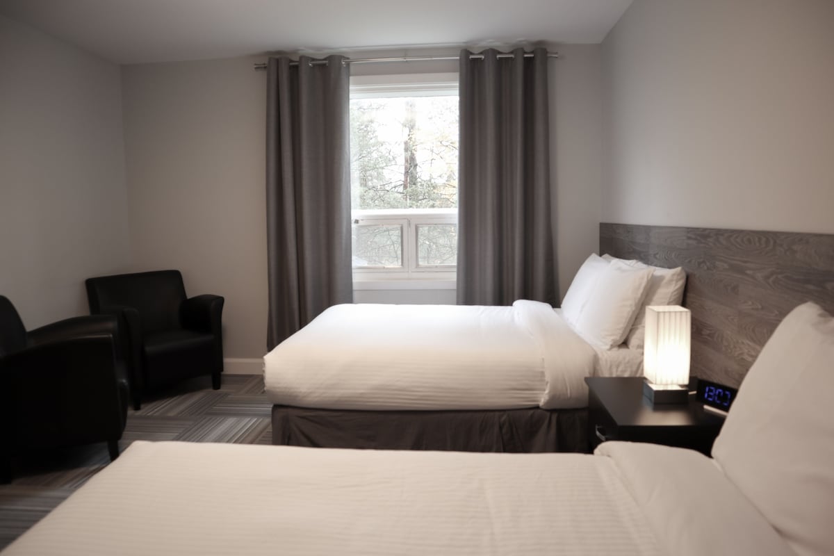 Desk, WiFi (free), bed sheets