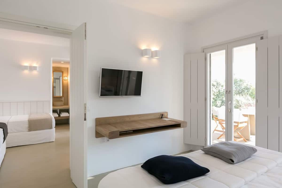 Minibar, in-room safe, soundproofing, iron/ironing board