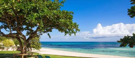 Sur la plage, sable blanc