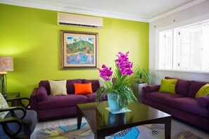 Villa, 6 Bedrooms | Living room