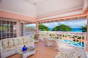 Villa, 6 Bedrooms | Terrace/patio