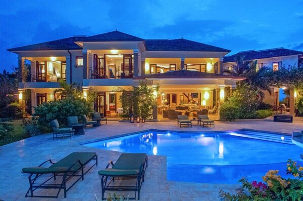Outdoor pool - Tek Time, Montego Bay 5BR (Montego Bay)