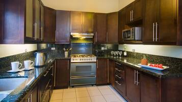 Villa, 3 Bedrooms | Private kitchen | Fridge, microwave, stovetop, dishwasher