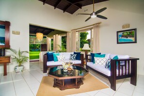 Villa, 3 Bedrooms | Living room | Flat-screen TV
