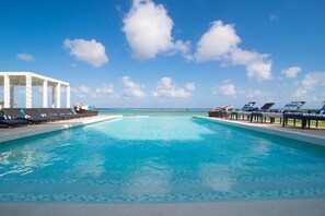 Outdoor pool - Beachfront Modern Montego Bay , Pool, Grill, Water Sports Etc. ! (Montego Bay)
