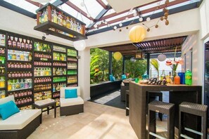 Room, 6 Bedrooms | Room amenity