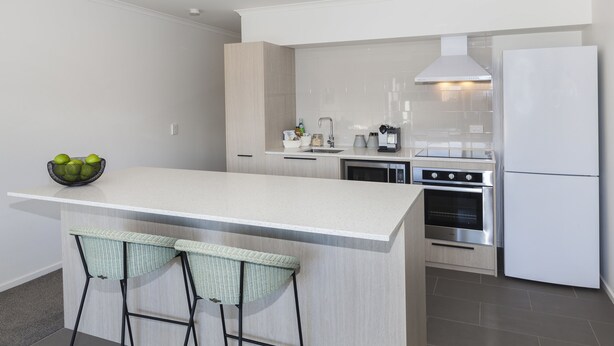 Appartement | Privékeuken | Een koffiezetapparaat/waterkoker, een koelkast, een magnetron, een oven