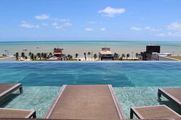 Açık yüzme havuzu