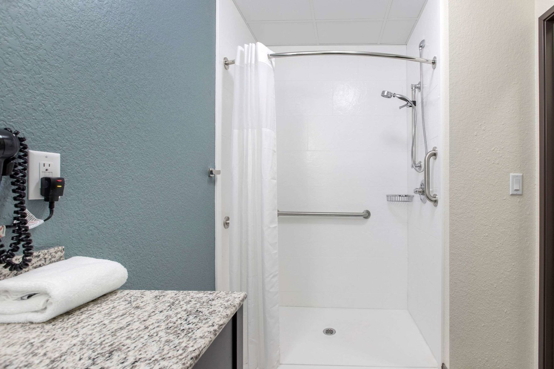 Bathroom | Free toiletries, hair dryer, towels, soap