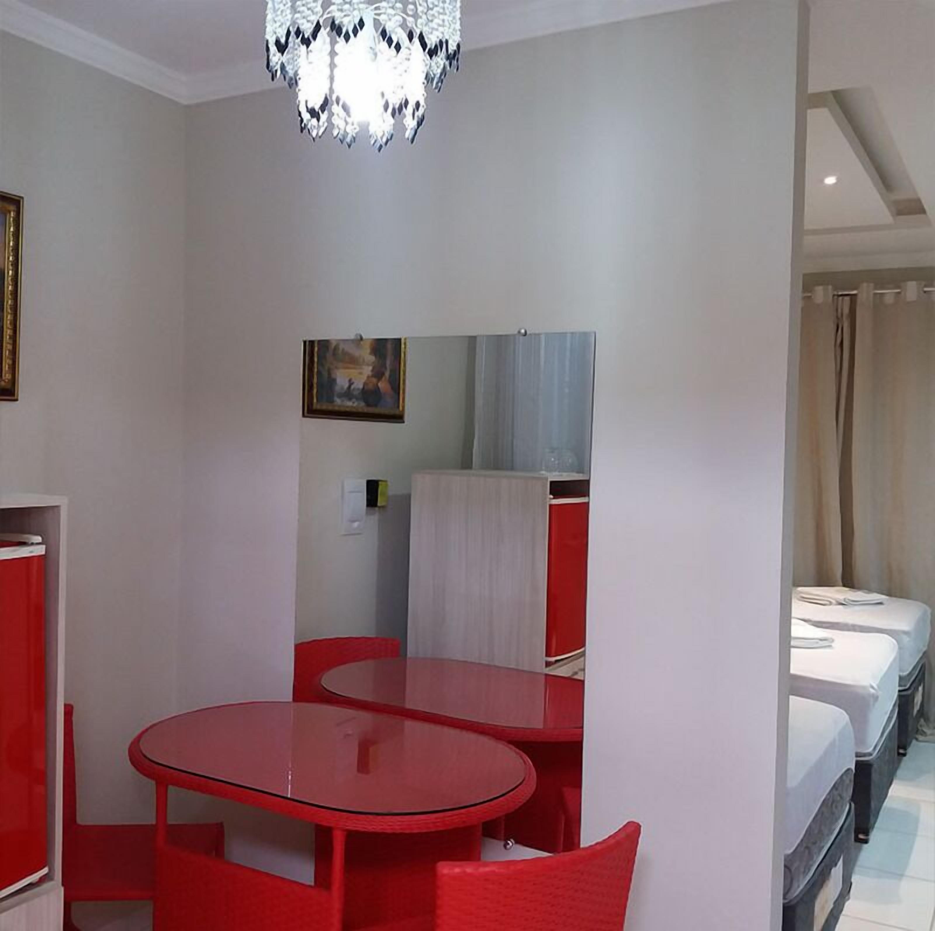 Habitación triple de lujo | Minibar, cortinas blackout, wifi gratis y ropa de cama 