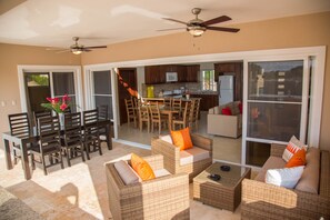 Villa | Terrace/patio