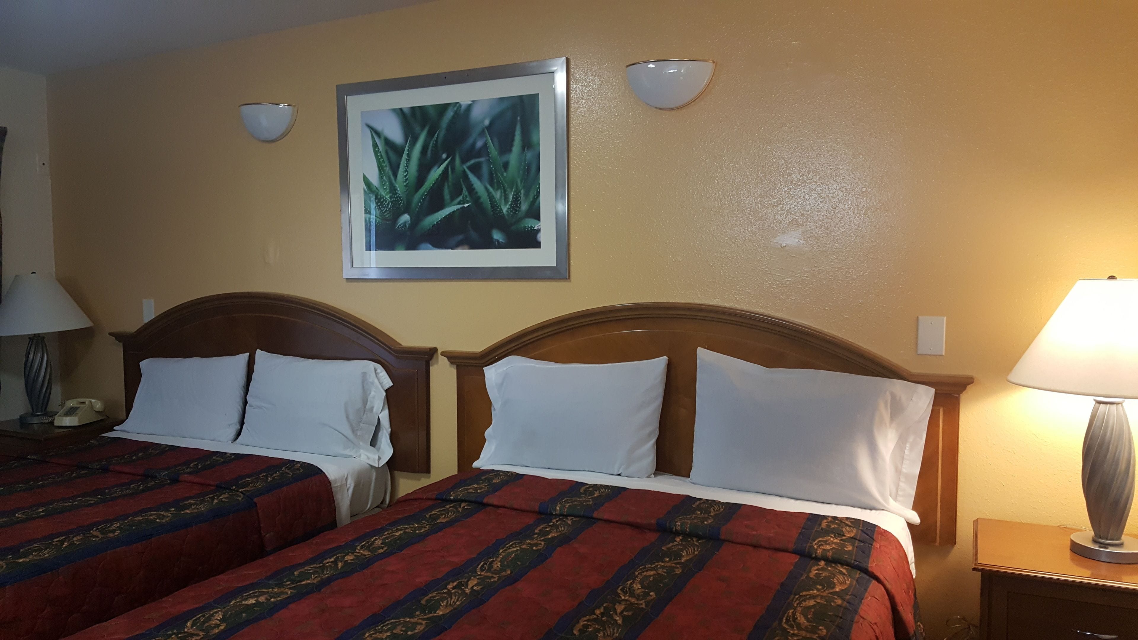 豪華客房, 2 張加大雙人床 | 免費無線上網、床單