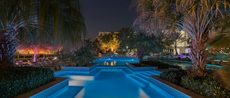 Outdoor pool, pool umbrellas, sun loungers