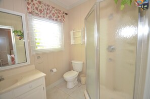 Bathroom - Idleawile Villa, 5BR by Jamaican Treasures (Rio Bueno)