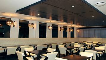 Breakfast, lunch, dinner served; international cuisine