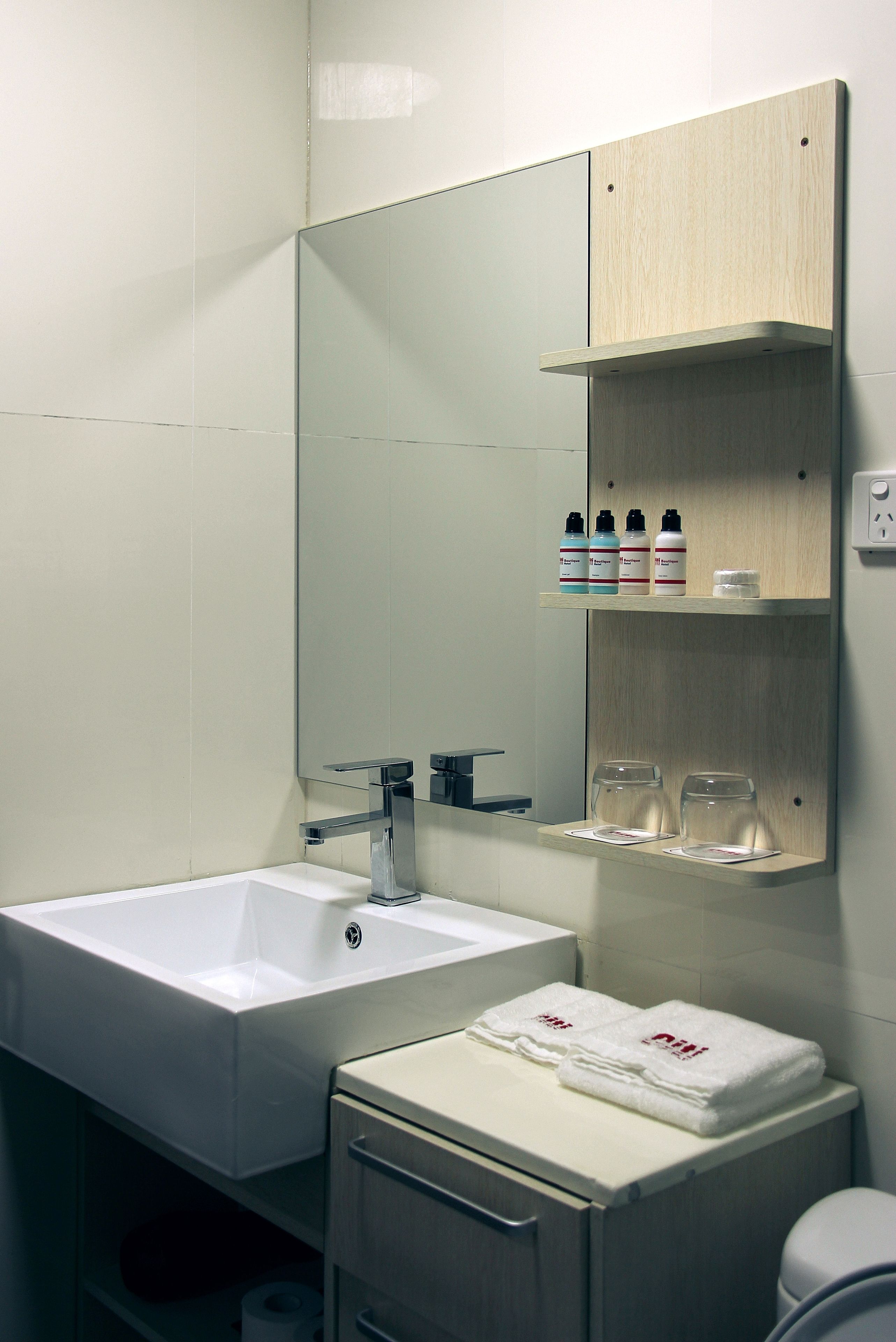 shower, rainfall showerhead, free toiletries, hair dryer