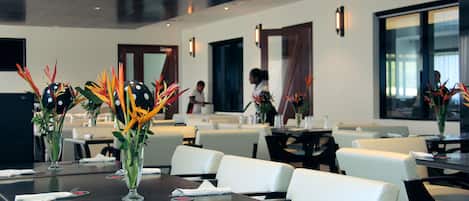 Breakfast, lunch, dinner served; international cuisine