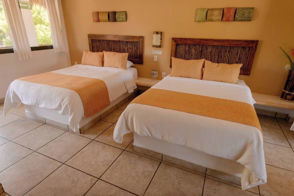 Familien-Doppelzimmer, 2 Doppelbetten | 1 Schlafzimmer, hochwertige Bettwaren, Daunenbettdecken, Zimmersafe