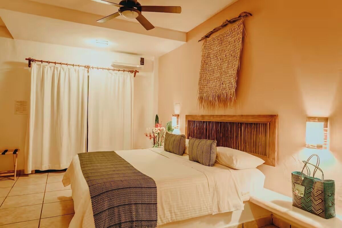 standard room, 1 king bed | 1 bedroom, premium bedding, down duvets, in-room safe